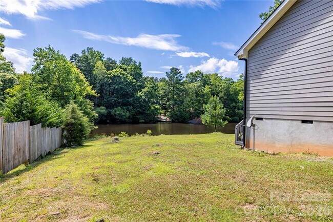 Building Photo - 429 Creswell Rd