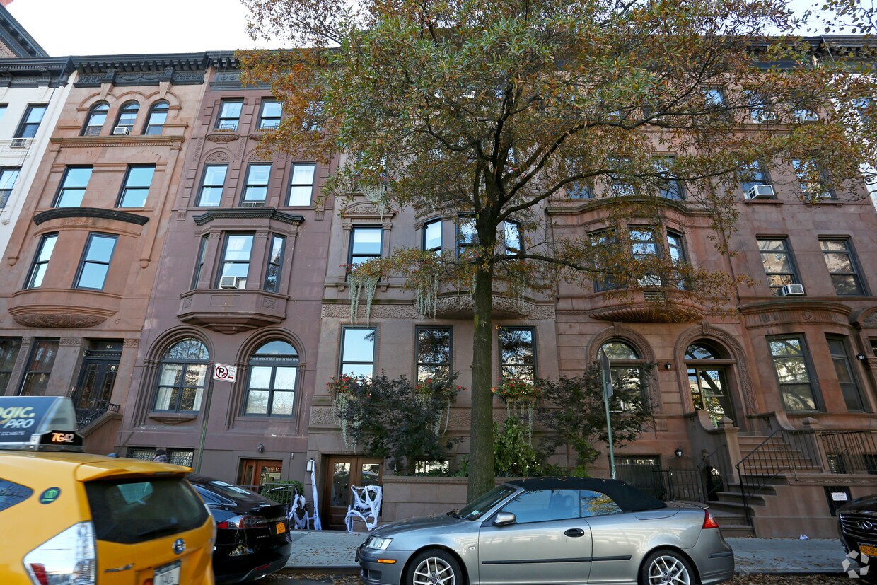 Building Photo - 108 W 76th St
