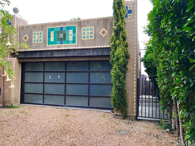 Foto del edificio - 322 S Grand Oaks Ave