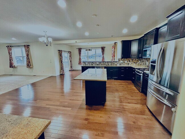 Foto del edificio - Beautiful 4 Bedroom Single Family Home in Prime Shakopee Neighborhood