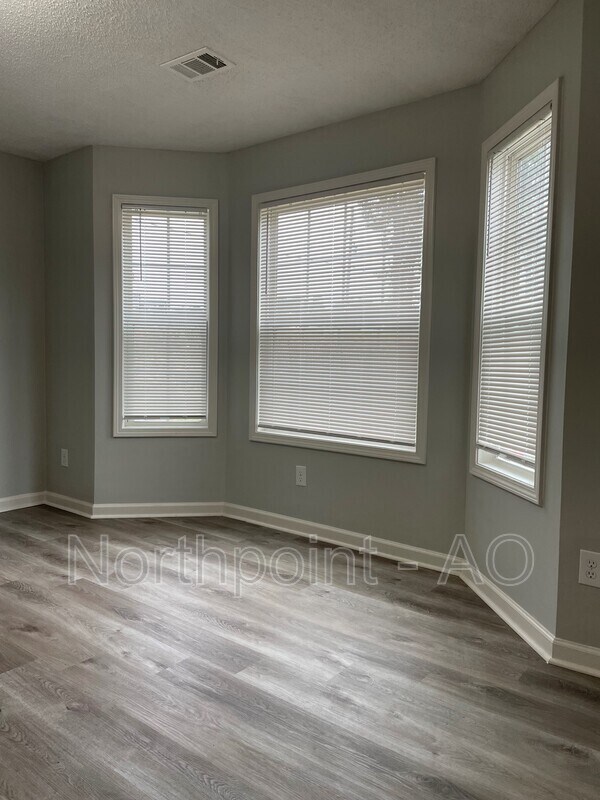 Foto del edificio - 8573 Thomas Rd