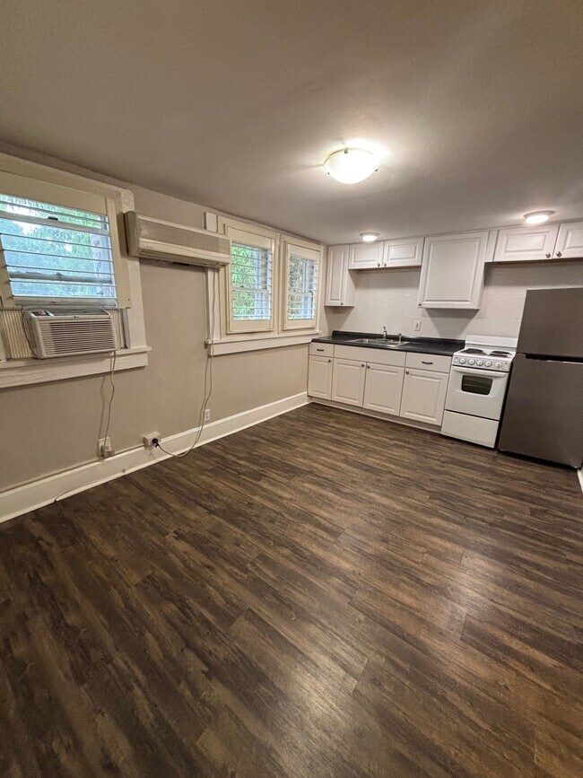 Foto del edificio - 1 Bed/1 Bath - Unit 4