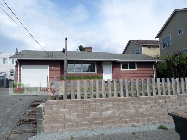 Building Photo - Super-Cute 2-Bedroom Home w/Attached Garag...