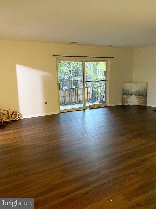 Building Photo - 3354 Hewitt Ave