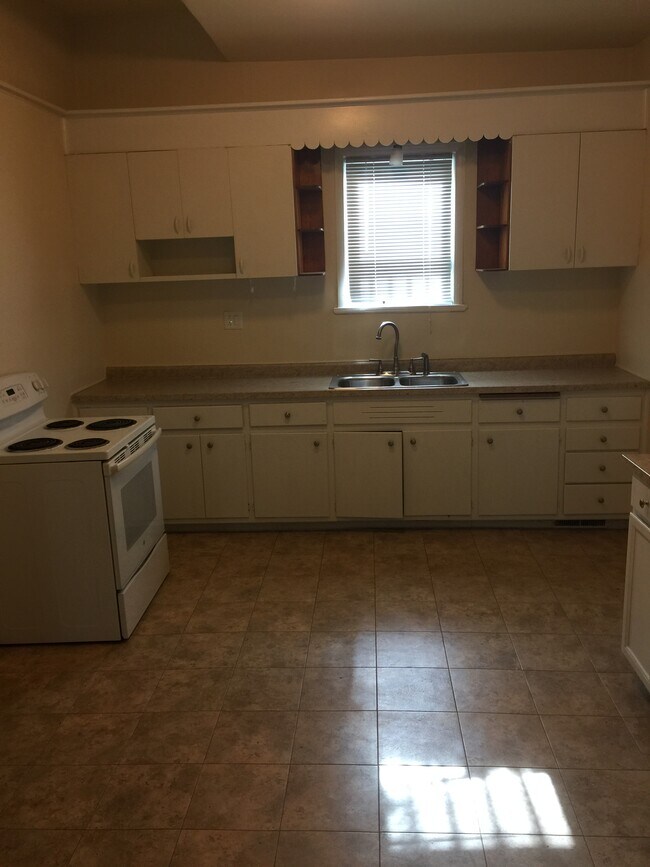 Foto del edificio - 1759 N Warren Ave