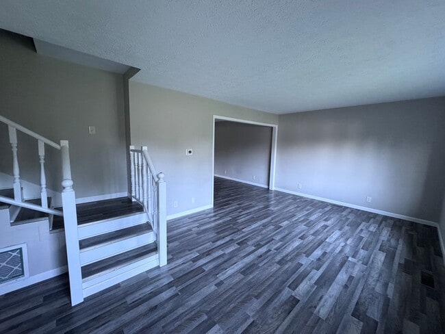 Building Photo - Updated Spacious Home in Paducah