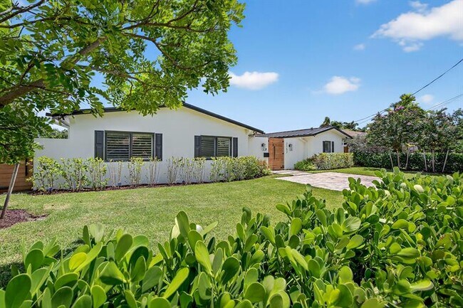 Building Photo - 2157 Coral Gardens Dr