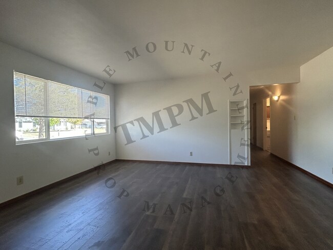 Building Photo - 679 Siskiyou Ave