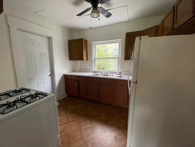 Foto del edificio - Large Single-Family Home in East Akron