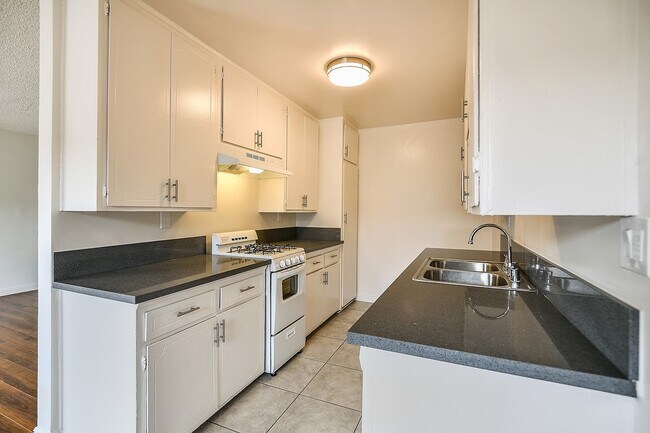 Foto del edificio - 8142 Langdon Ave