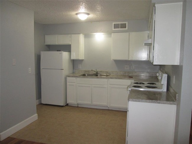 Building Photo - 6110 W Mt Houston Rd