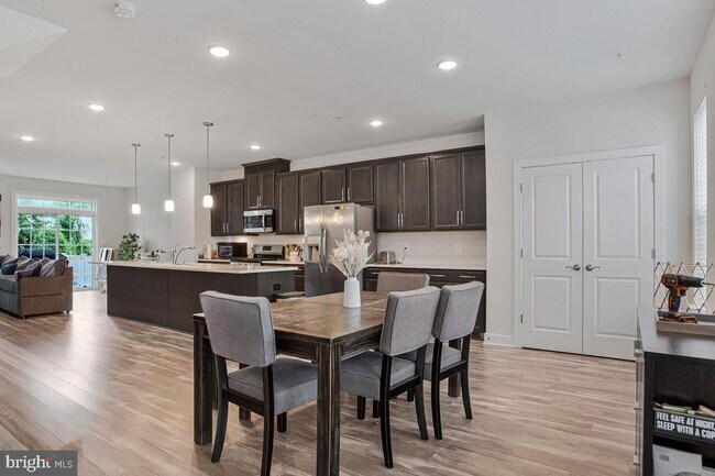 Foto del edificio - 9724 Glassy Creek Way