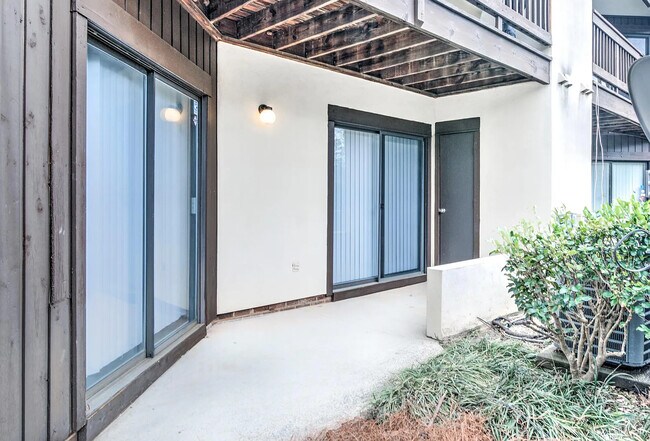 Foto del edificio - 8212 Cedar Glen Dr