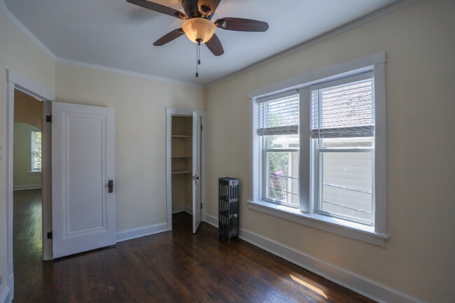 Building Photo - 2516 W Shakespeare Ave