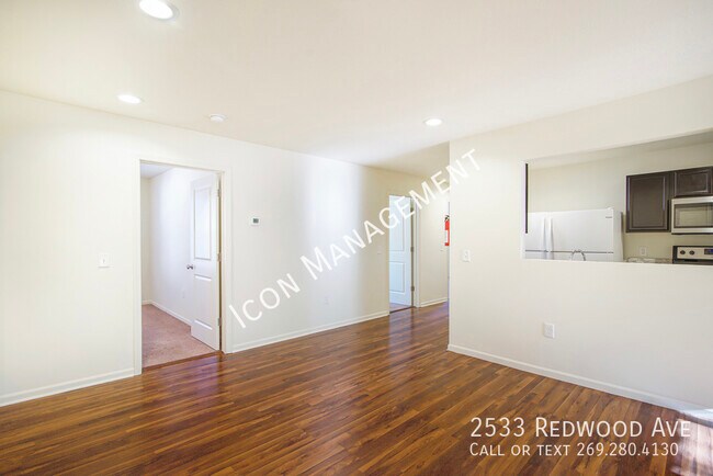 Foto del edificio - 2533 Redwood Ave