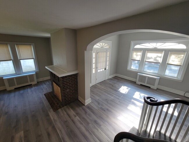 Front entrance sitting room - 128 N Charlotte St