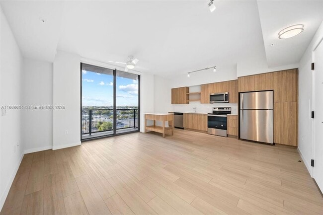 Foto del edificio - 555 NE 8th St