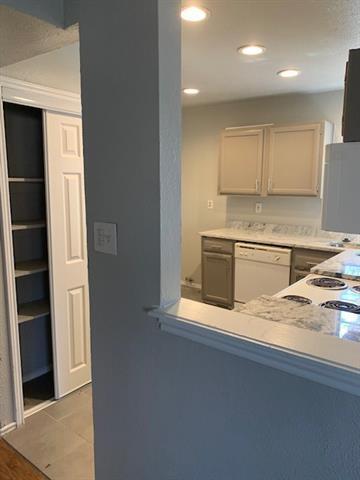 Building Photo - 2526 Sunflower Dr