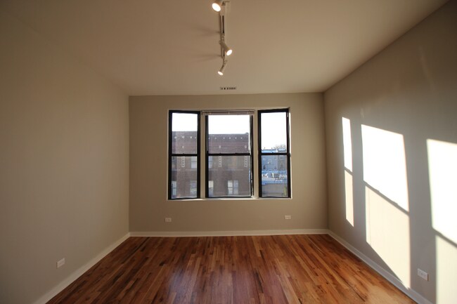 Building Photo - 4611 N Kedzie Ave