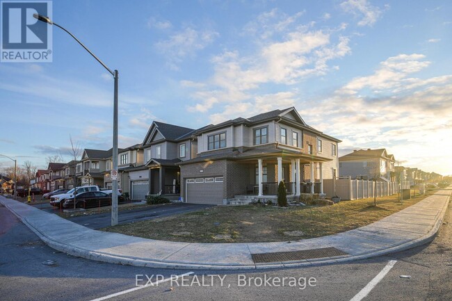 Building Photo - 895 Stallion Cres