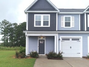 Building Photo - 141 Goldenrod Cir