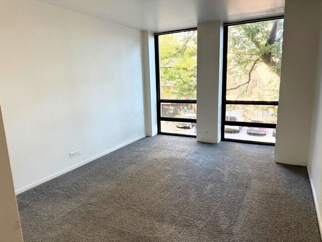 Building Photo - 1660 N La Salle Dr
