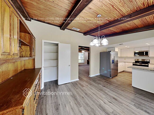 Building Photo - 427 Newcastle Dr