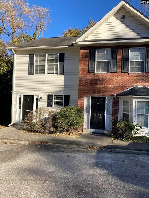 Primary Photo - 1033 Deerwood St