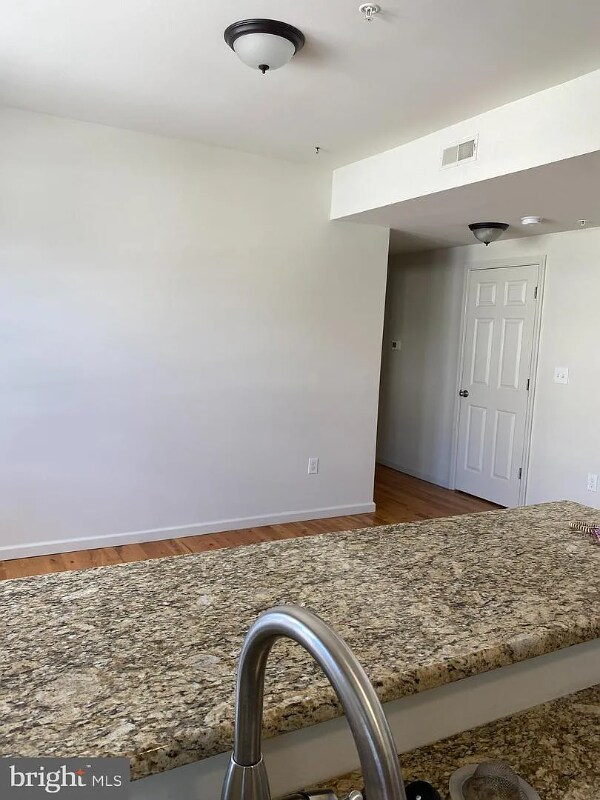 Foto del edificio - 56-58-58 S Broadway