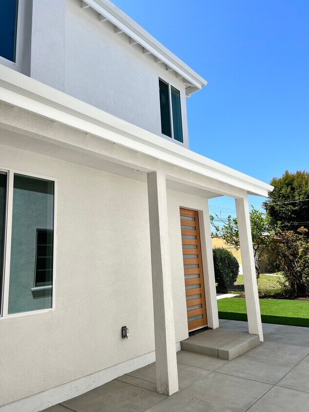 Primary Photo - 1163 S Crescent Heights Blvd
