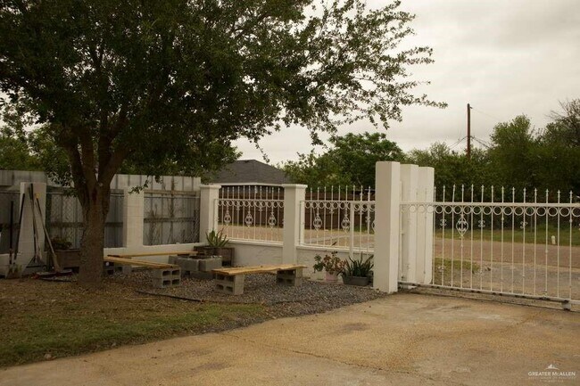 Foto del edificio - 15505 Ebony St