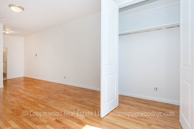 Building Photo - 405 E 87th St