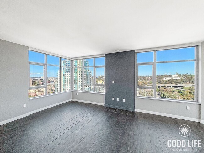 Foto del edificio - Beautiful 2BD/2BA Condo in Downtown Cortez Hill W/ A/C, W/D, Private Balcony, Community Pool/Spa,...