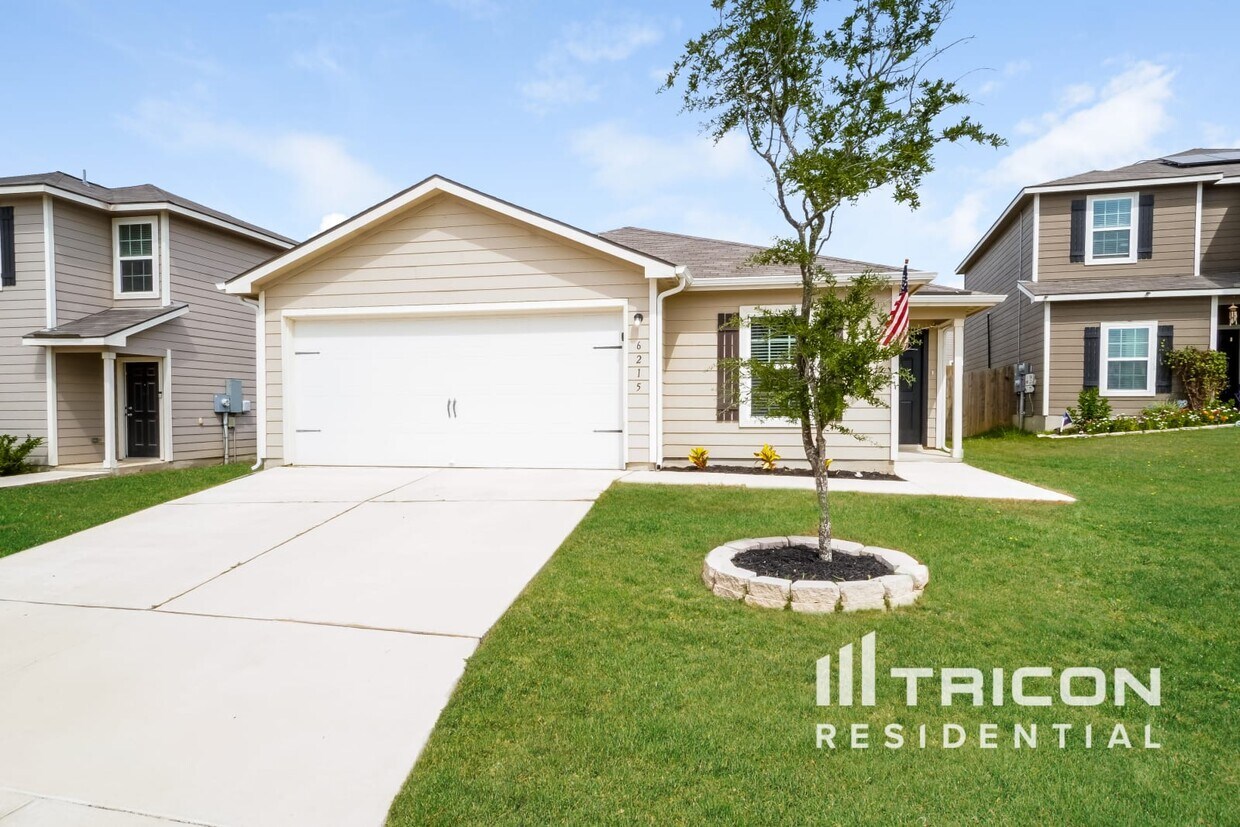 Foto principal - 6215 Baywood Cres