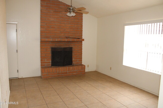 Building Photo - 1233 Terra Dr