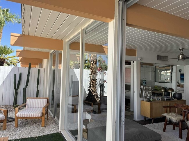 Building Photo - 1111 E Palm Canyon Dr