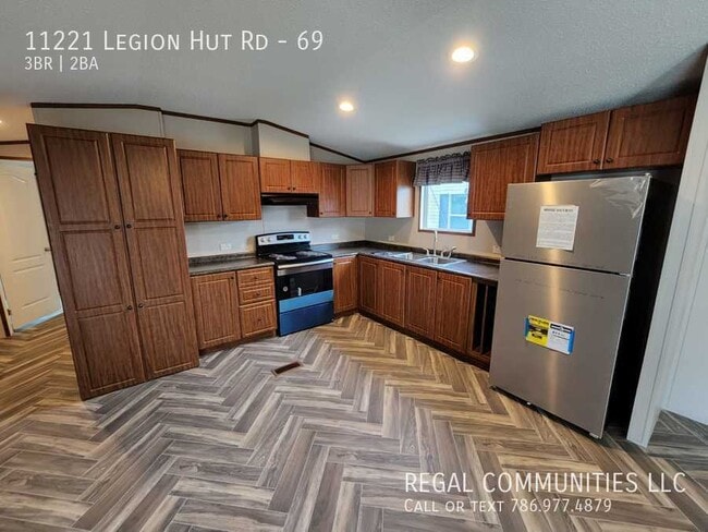 Building Photo - 3 Bedroom Mobile Home Available for Sale o...