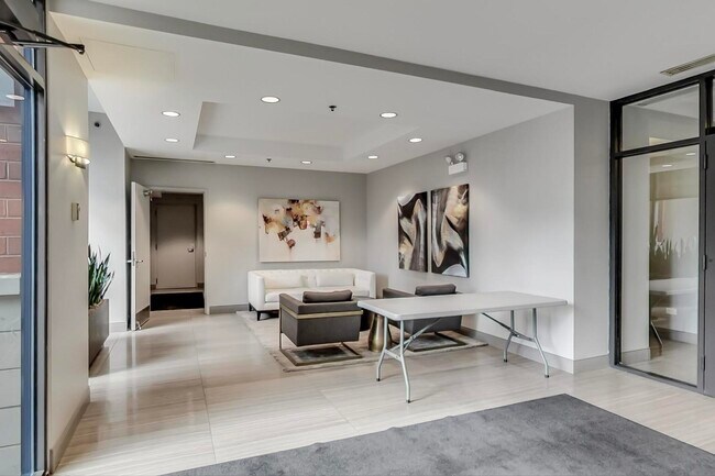Foto del edificio - 330 N Jefferson St