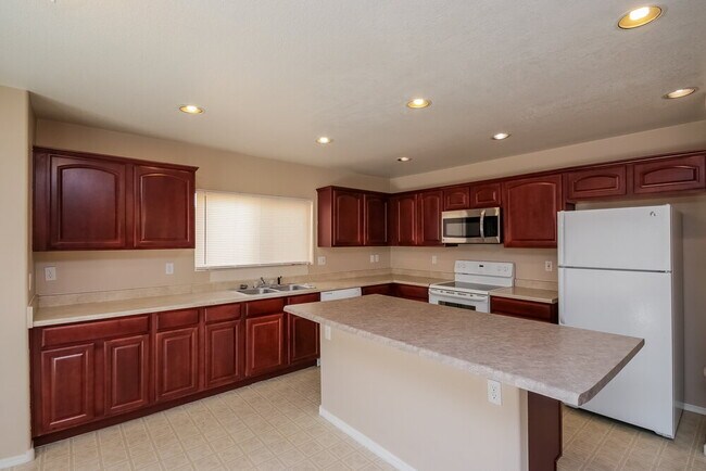 Building Photo - 11215 W Garfield St