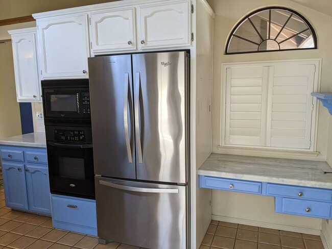 Building Photo - Spacious Bullard Court 2 bedroom 2 bathroo...