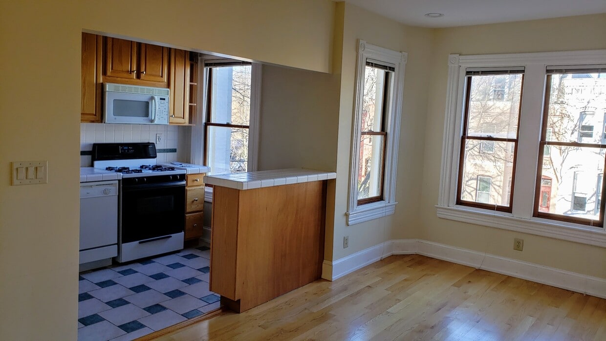 Primary Photo - 509 Constitution Ave NE