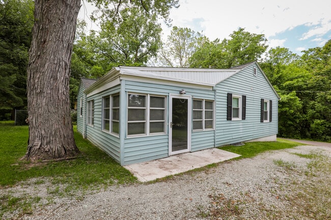 Building Photo - 409 Mineral Springs Ave