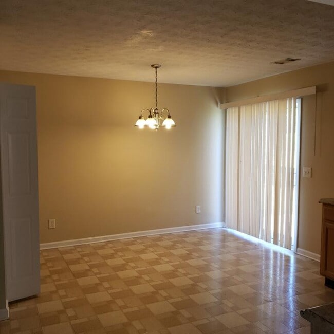 Building Photo - 7002 Setters Way