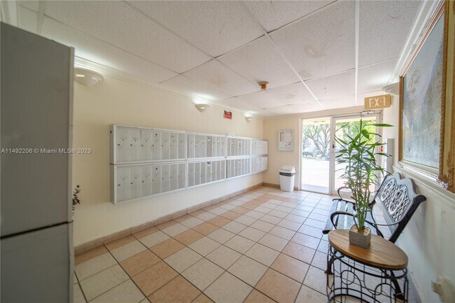 Foto del edificio - 4801 NW 7th St