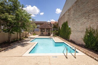 Building Photo - 2110 Wilcrest Dr