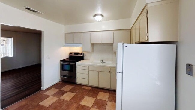 Cocina - 1215-1237 Minnewawa Ave