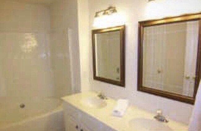 Foto del edificio - 2416 Normancrest Ct