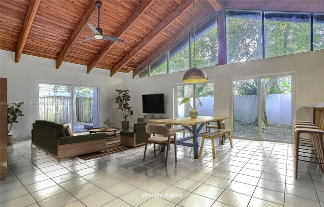 Foto del edificio - 3080 Allamanda St