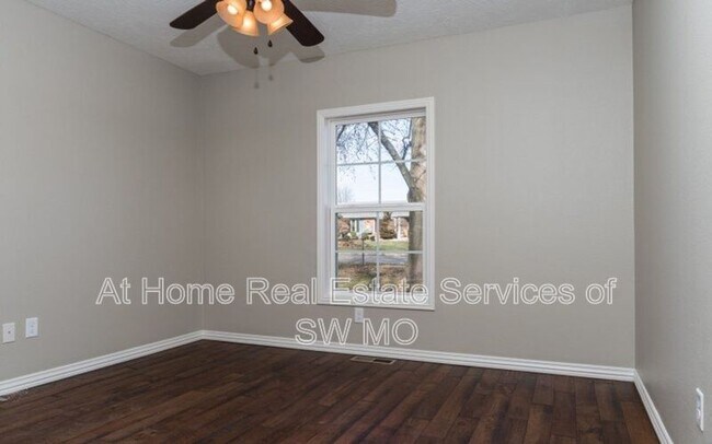 Building Photo - 1380 E Deerfield St