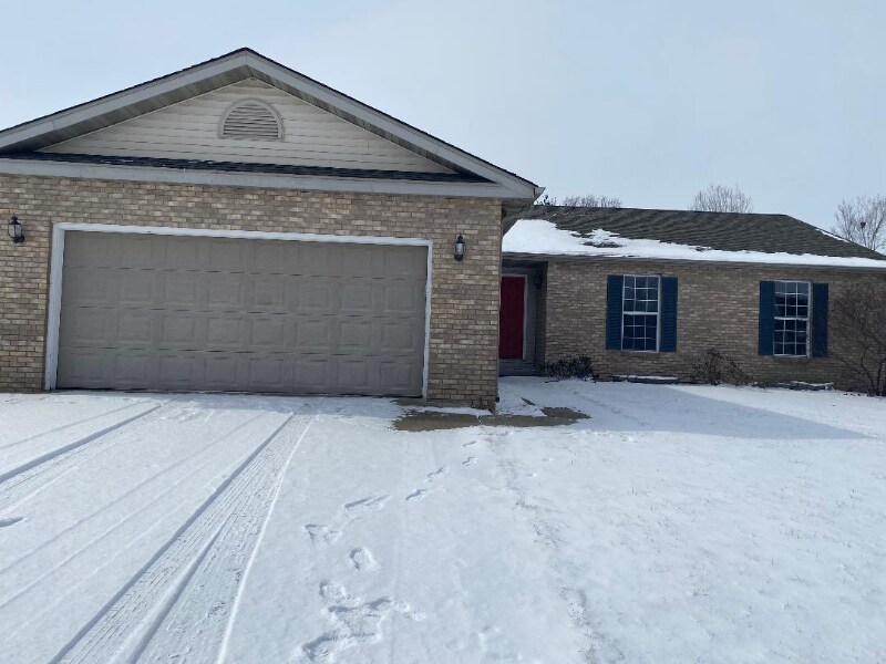 17 Bittersweet, Chatham, IL 62629 House Rental in Chatham, IL